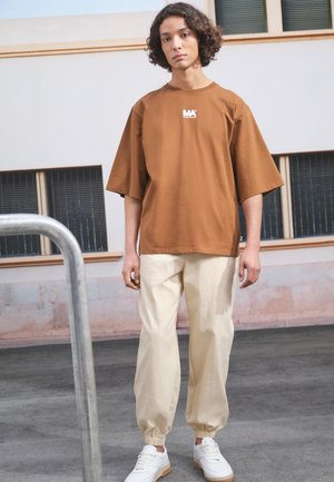 TEE - T-shirt con stampa - toffee