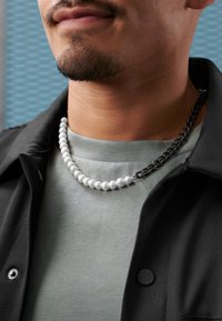 LUCLEON CHARLIE - Kaulakoru - black white
