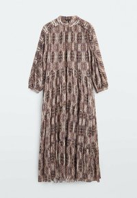 Robe maxi en tissu léger, présentant un motif complexe marron et beige, un col haut et de longues manches bouffantes avec des accents froncés.