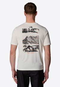 The North Face FOUNDATION MOUNTAINS FACES - Camiseta estampada - white dune