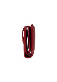 Rødt folde-læderpung med flere rum vist fra siden mod en hvid baggrund.