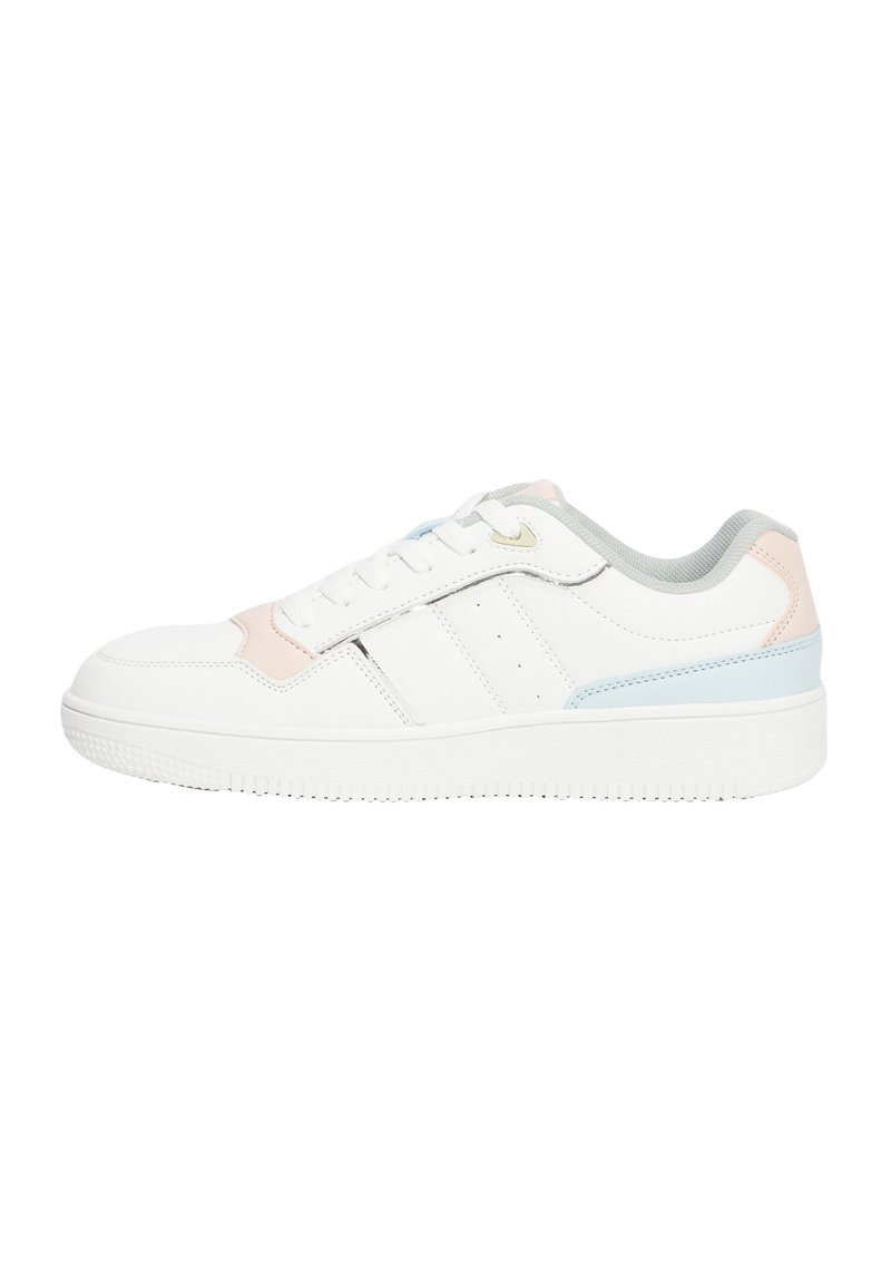 Weiße Sneaker mit pastellrosa und blauen Akzenten, aus glattem Leder, mit durchbrochener Struktur für Atmungsaktivität und Gummisohle.