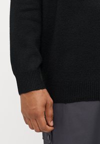 Jack & Jones JOROLLIE CREW NECK - Striktrøje - black