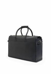 Schwarze Leder-Weekender-Tasche mit zwei Griffen, rechteckiger Form, sicherem Reißverschluss und minimalistischem Design.