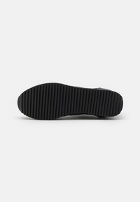 EA7 Emporio Armani LACES UNISEX - Joggesko - asphalt grey/silver