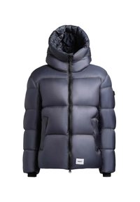 Paks sinine jakk kõrge kraega ja kapuutsiga. Esiküljel on tõmblukk, elastsed käised ja väike logopatch ees.