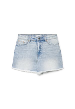 Shorts en denim bleu clair avec ourlets effilochés, bouton et fermeture éclair à l'avant, poches latérales et petite poche pour la monnaie, présentés à plat sur un fond blanc.