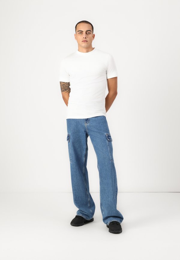 ANTON - Basic T-shirt4