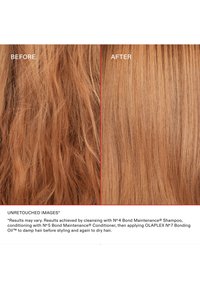 Comparaison avant et après de mèches de cheveux châtain rougeâtre, montrant des cheveux frisottés et emmêlés à gauche et des cheveux lisses et lissés à droite.