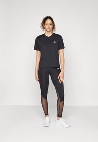 adidas Sportswear ESSENTIALS SMALL LOGO - T-shirt básica - black