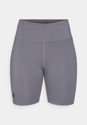 Harmaat urheilushortsit, joissa on sileä pinta, korkea vyötärö ja tasaiset saumat. Alareunassa pieni musta logo vasemmalla puolella.