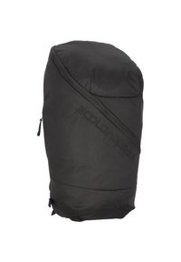 Schwarzer Rucksack mit strukturierten Oberflächen, ausgestattet mit einem schrägen Reißverschluss, einem Markenlogo und einer eleganten Form für effiziente Aufbewahrung.