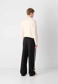 Calvin Klein STRIPE - Trainingsbroek - black
