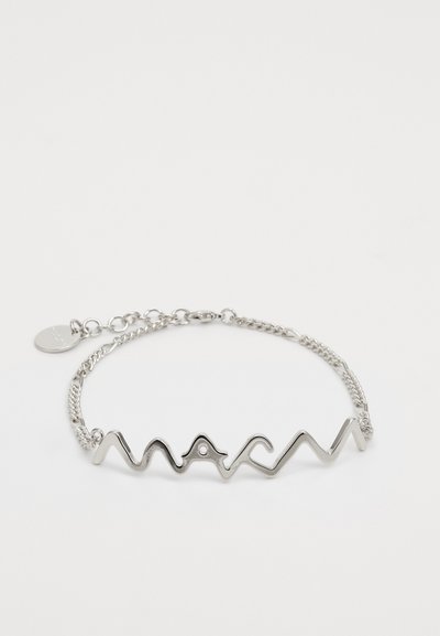 Brățară argintie cu un design zigzag, având un mic punct de accent, și un band cu link-uri de lanț cu închidere tip lobster.