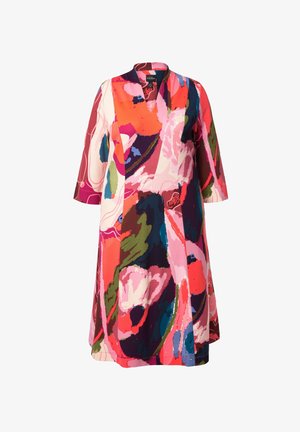 Vestido colorido con escote en V, mangas tres cuartos y patrones florales abstractos en tonos de rosa, púrpura, verde y azul. Tejido ligero.