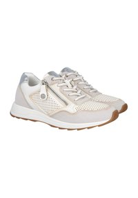 Zapatillas blancas y beige con diseño perforado, detalles en plata y un zipper lateral. Material suave de ante, suelas de goma y cordones texturizados.