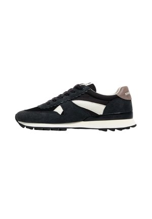Trainers - black