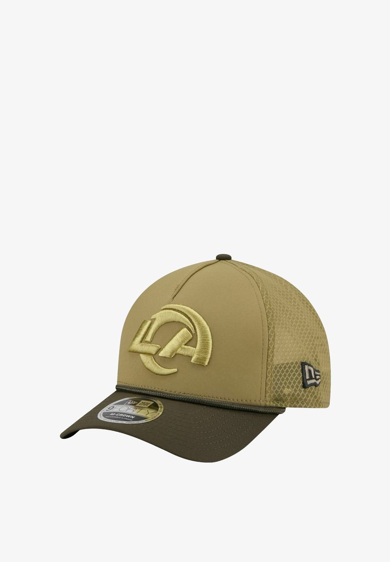 Khaki-Cap mit strukturiertem Design, ausgestattet mit einer strukturierten Mesh-Seite, einem gebogenen Schirm und einem in hellgrün gestickten Logo auf der Vorderseite.