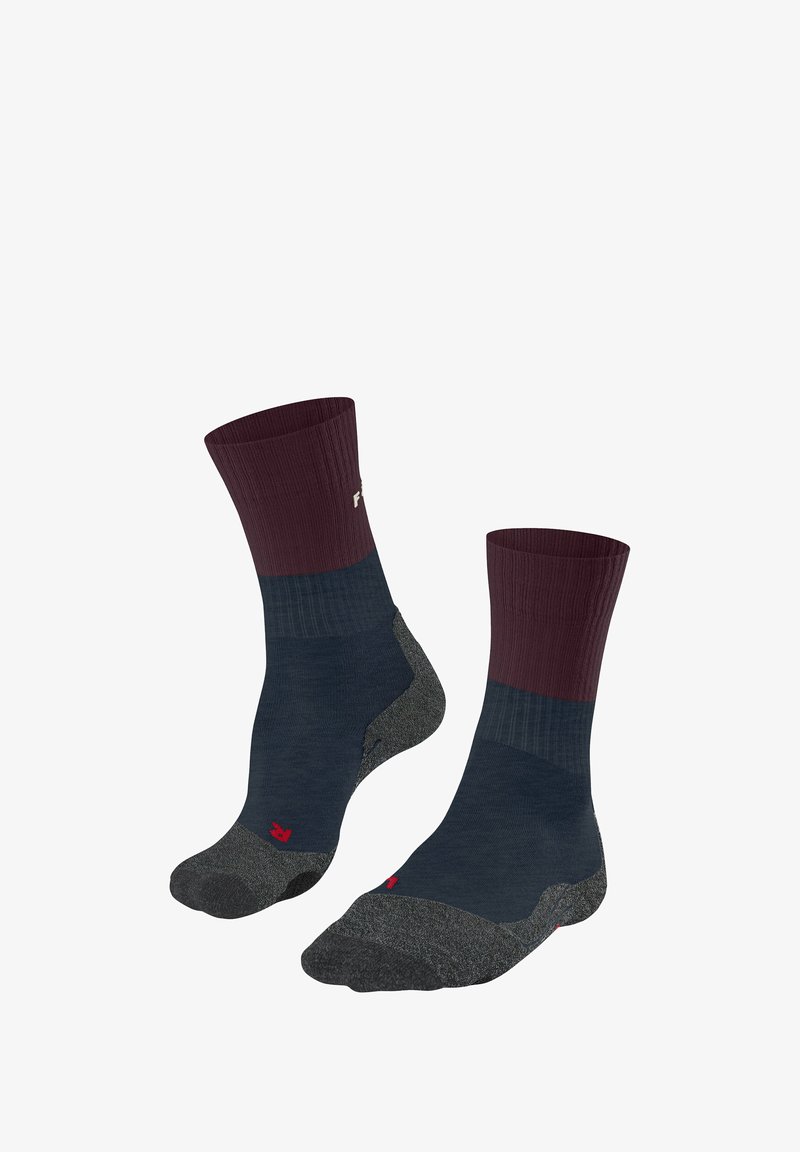 Marineblaue und burgunderrote Sportsocken aus einem Materialmix, mit strukturiertem Obermaterial, verstärktem Zehenbereich und rotem Markenlogo-Akzent.