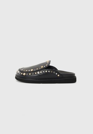 TH EMBELLISHED - Matalakantaiset pistokkaat - black