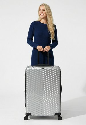 Redolz, ESSENTIALS 18 2.0 4 ROLLEN TROLLEY L 76 CM MIT DEHNFALTE UNISEX - Trolley - metallic-silver-coloured shiny