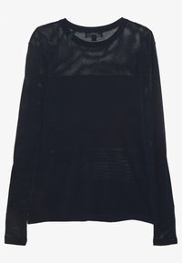 Mörkblå långärmad topp med ett nätmönster och en solid del vid torso. Mjuk textur, rundad halsringning och figurnära ärmar.