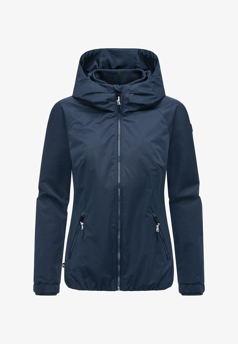 Veste imperméable bleu marine avec capuche, fermeture éclair à l'avant et poches latérales. Elle est dotée de poignets élastiques et d'un tissu léger et texturé.