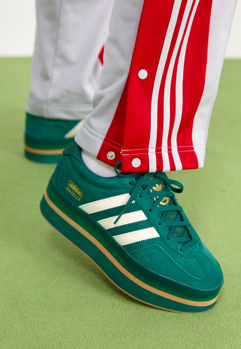 adidas Originals GAZELLE STACK Baskets basses collegiate green