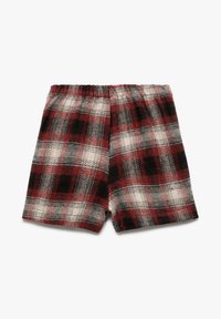 Shorts a quadri rossi, neri e bianchi realizzati in tessuto morbido. Presentano un elastico in vita e una vestibilità rilassata per il massimo comfort.