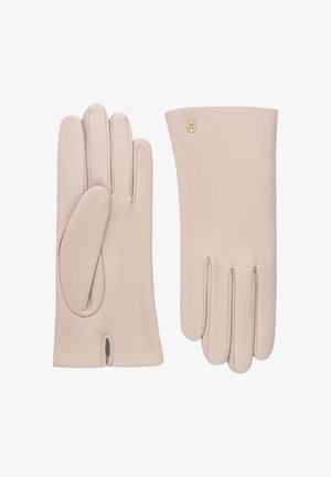 Paar beiger Lederhandschuhe, eines zeigt die Handfläche mit Daumennähte, das andere die Rückseite mit kleinem goldenen Emblem nahe dem Handgelenk.