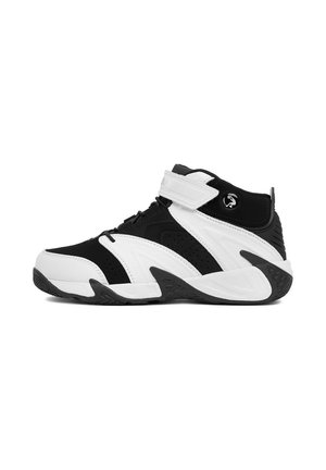 Scarpa da basket bianca e nera con tomaia alta, con una fascia sulla caviglia e suola testurizzata, mostrata di profilo su sfondo bianco.