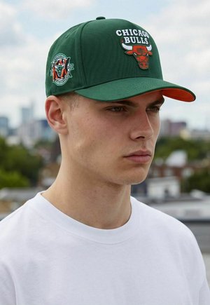 Mitchell & Ness, PRO CROWN   CHICAGO BULLS - Cap - kelly green
