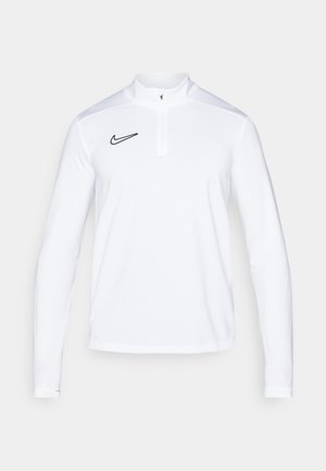 Witte atletische top met lange mouwen, kwart rits en zwart Nike swoosh-logo op de bovenste linkerkant van de borst.
