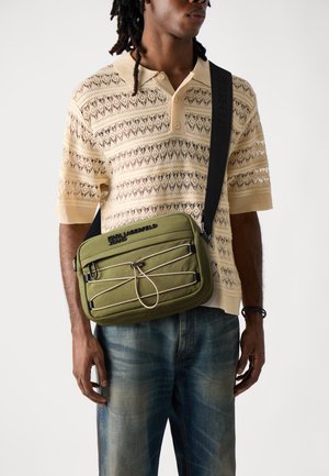 Karl Lagerfeld Jeans UTILITY STRING  - Keresztpántos táska - mosstone