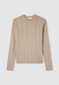 Beżowy sweter dziany z wzorem w warkocze, okrągłym dekoltem i długimi rękawami. Żebrowane mankiety i dół dodają faktury do projektu.