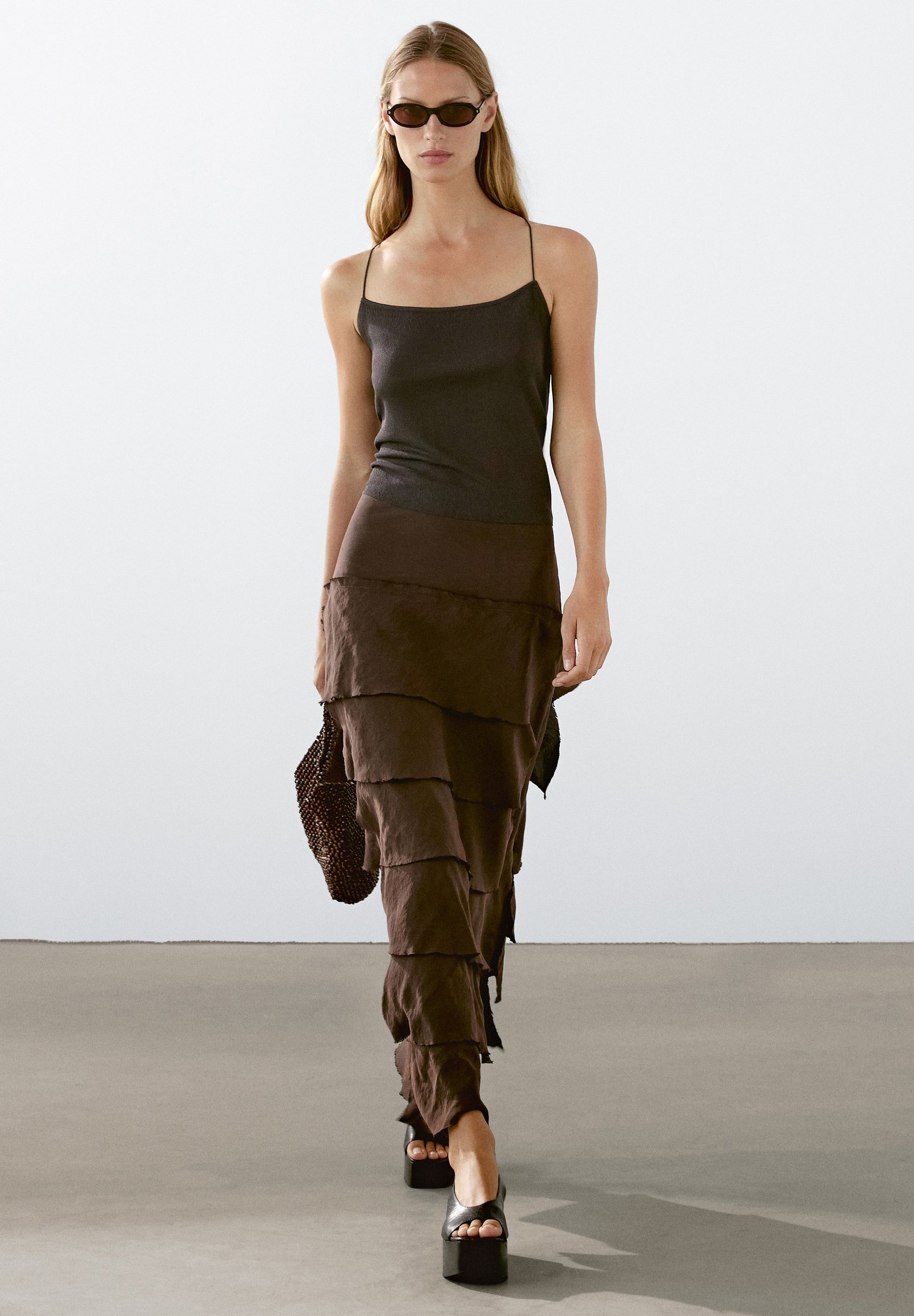 【Massimo Dutti】Ruffled floral print skirt Ruffled floral print skirt · Chocolate · Smart / Skirts