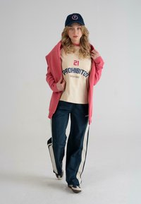 PROHIBITED - LONGSLEEVE - Long sleeved top - red cream Thumbnail Image 1