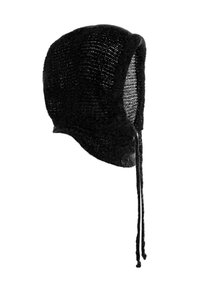 Czarna dziergana czapka w dopasowanym kształcie, o teksturowanym splocie i wiązaniach u podstawy. Posiada otwarty splot dla wentylacji.