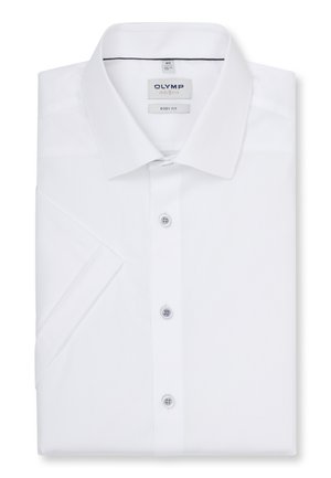 Camicia bianca a maniche corte con bottoni, piegata, con colletto aperto ed etichetta "Olymp Level Five Body Fit" all'interno del colletto.