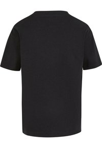 Melna īsām piedurknēm t-krekls, kas izgatavots no mīksta kokvilnas, ar klasisku apaļu kakla izgriezumu un vienkāršu, vienkrāsainu dizainu bez rakstiem.