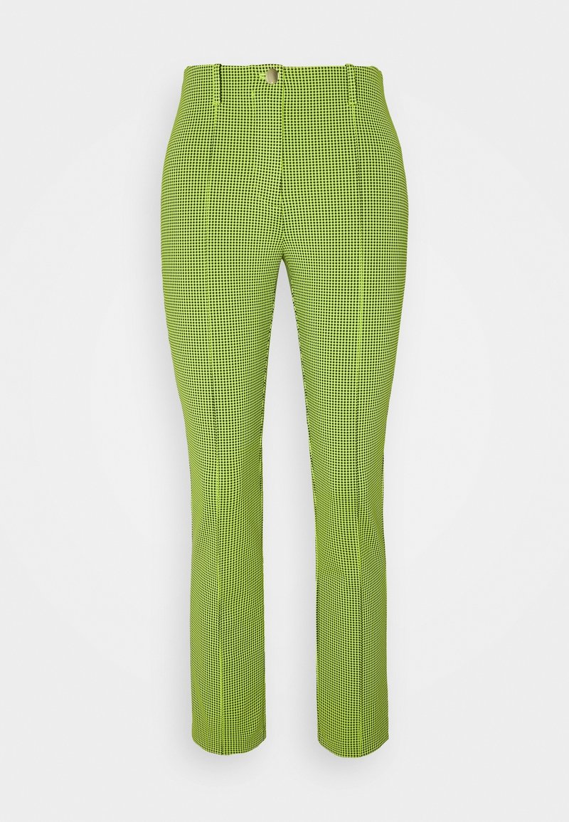 Pantalon vert néon coupe ajustée avec motif micro-carreaux noir, bouton à l'avant, passants pour ceinture et plis marqués sur les jambes.