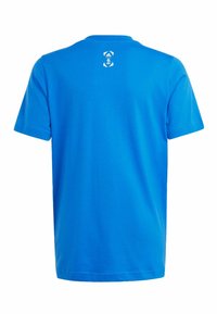T-shirt in cotone blu con collo rotondo e maniche corte. Presenta un piccolo design del logo sul retro, semplice e di un colore uniforme.