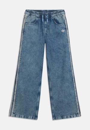 adidas Originals, FIREBIRD JUNIOR UNISEX - Džínsy voľného strihu - worn blue denim