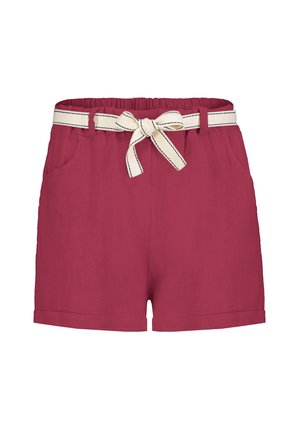 Rote Shorts mit hohem Bund, elastischem Taillenbund, Seitentaschen und einem cremefarbenen Stoffgürtel, der vorne zu einer Schleife gebunden ist.