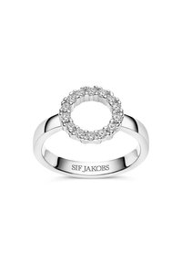 Silver ring med en cirkulär design prydd med små, klara kubiska zirkonia-stenar. Slät band med ingraverat varumärke invändigt.