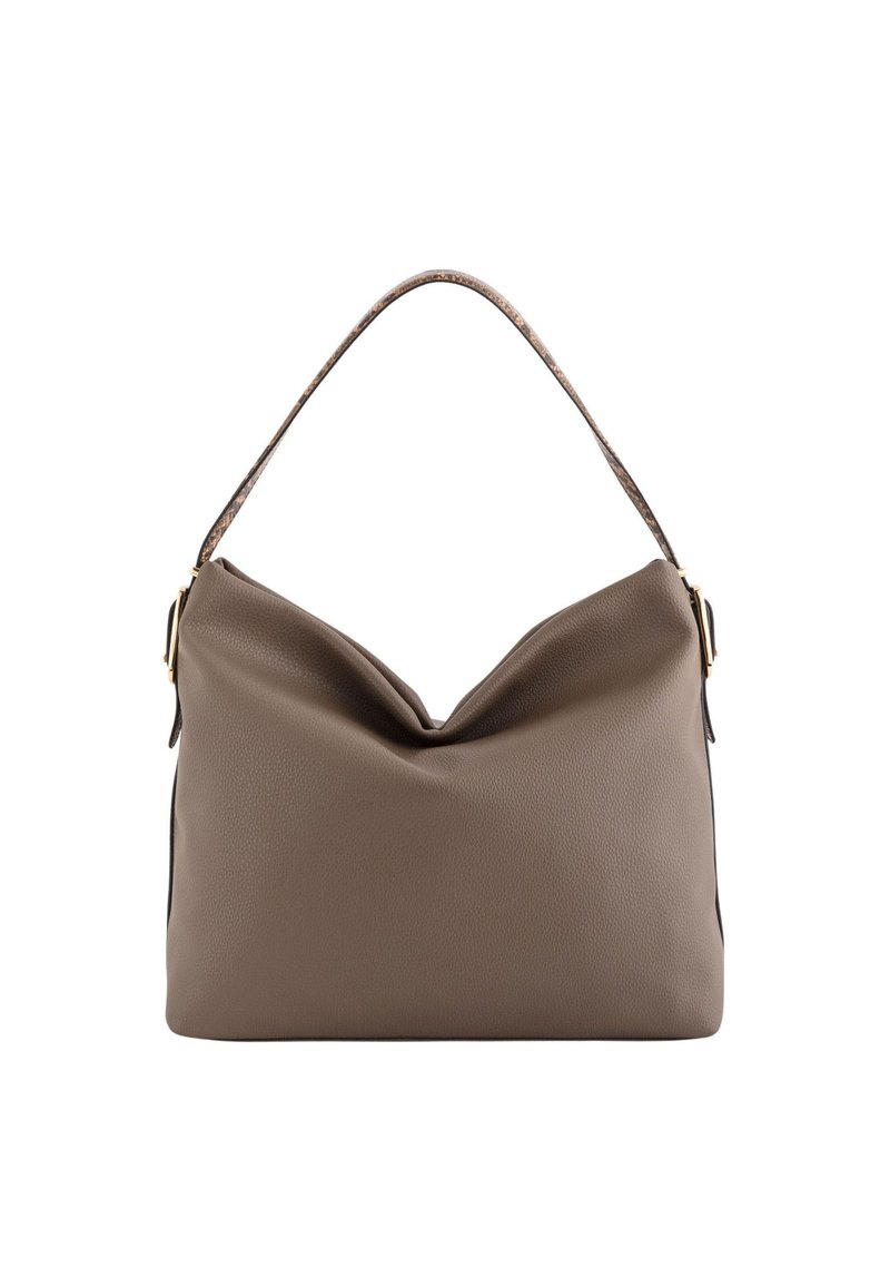 Braune Ledertasche mit einem lässigen Design, das einen geschwungenen oberen Teil und einen kontrastierenden gemusterten Riemen aufweist. Sichtbare goldfarbene Hardwareakzente.