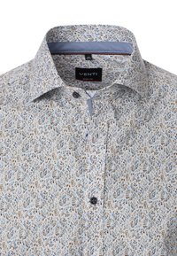 Patterned dress shirt by VENTI in body fit, featuring a light blue floral design on a white background, with a contrast collar and navy buttons.