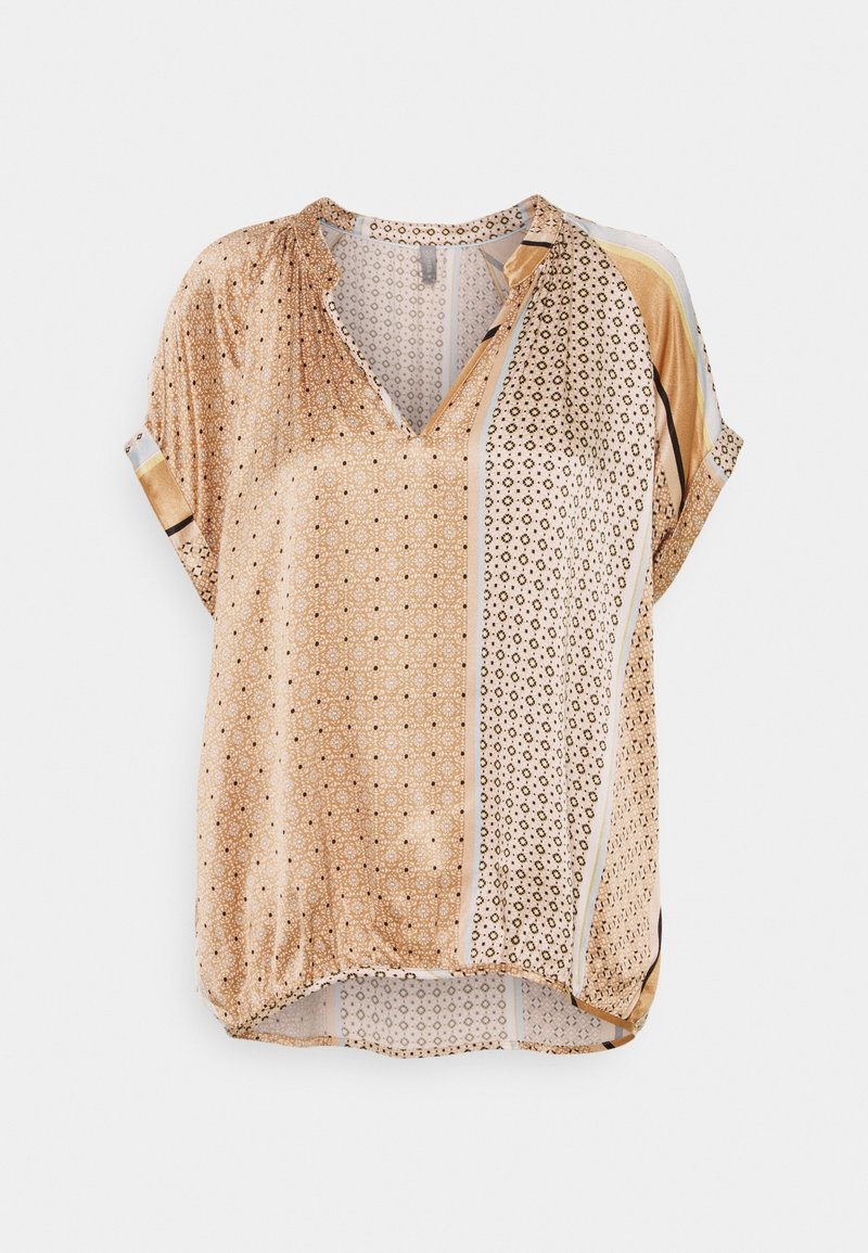 Blouse à manches courtes en satin doré avec un col en V, présentant un mélange de motifs géométriques et d'accents texturés. Ourlet élastique.