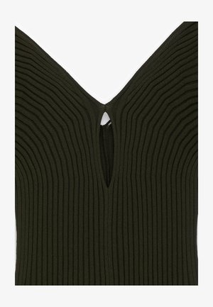 Dunkelgrünes, geripptes Oberteil mit V-Ausschnitt und einem Schlüsselaugen-Test an der Rückseite, das durchgehend über das Material mit strukturierten vertikalen Linien versehen ist.