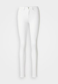 Pantalones vaqueros blancos ajustados hechos de tejido elástico. Cuentan con un diseño clásico de cinco bolsillos, cierre con botón y una superficie suave y texturizada.